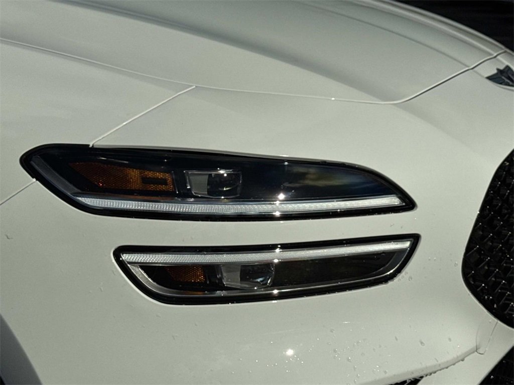 Used 2025 Genesis G70 2.5T image 24