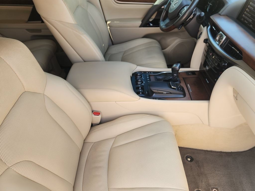 Used 2021 Lexus LX 570 4WD w/ Luxury Package image 15