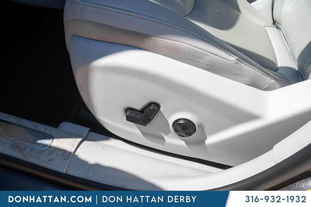 Used 2019 Jeep Cherokee Limited w/ Luxury Group FWD image 16