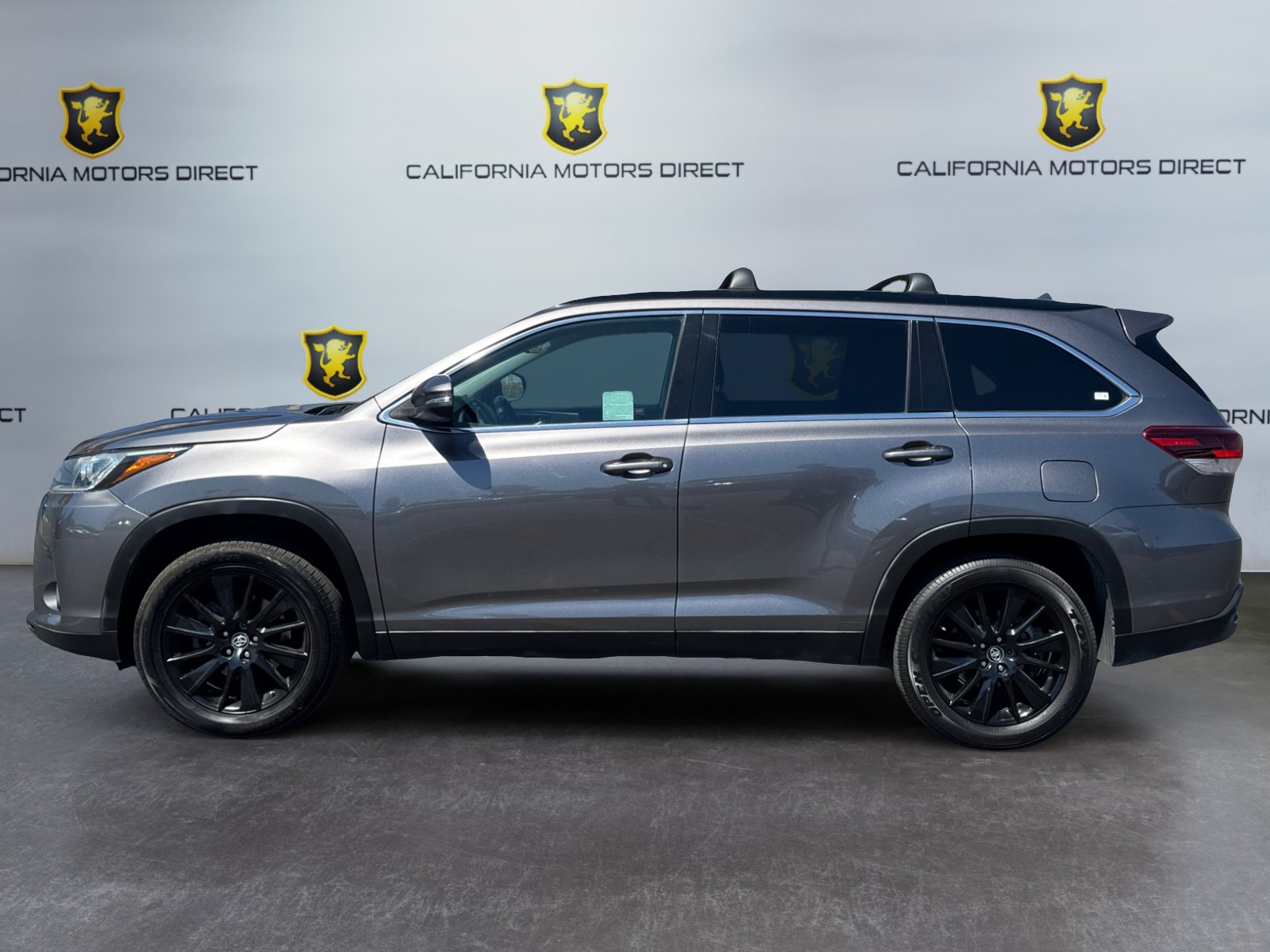 Used 2019 Toyota Highlander SE w/ Carpet Mat Package (TMS) FWD image 2