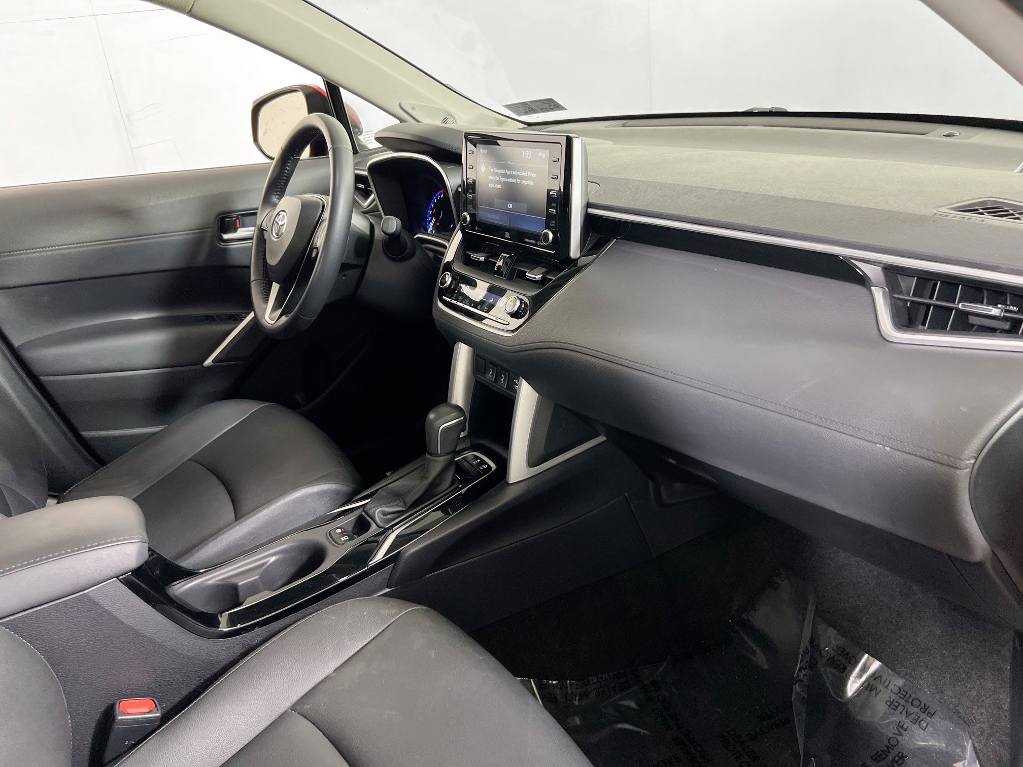 Used 2022 Toyota Corolla Cross XLE w/ Convenience Package AWD/4WD image 28