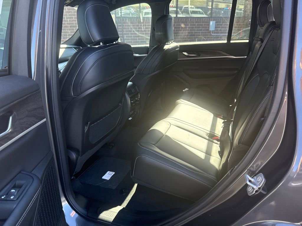 New 2025 Jeep Grand Cherokee Laredo X w/ Luxury Tech Group I image 22