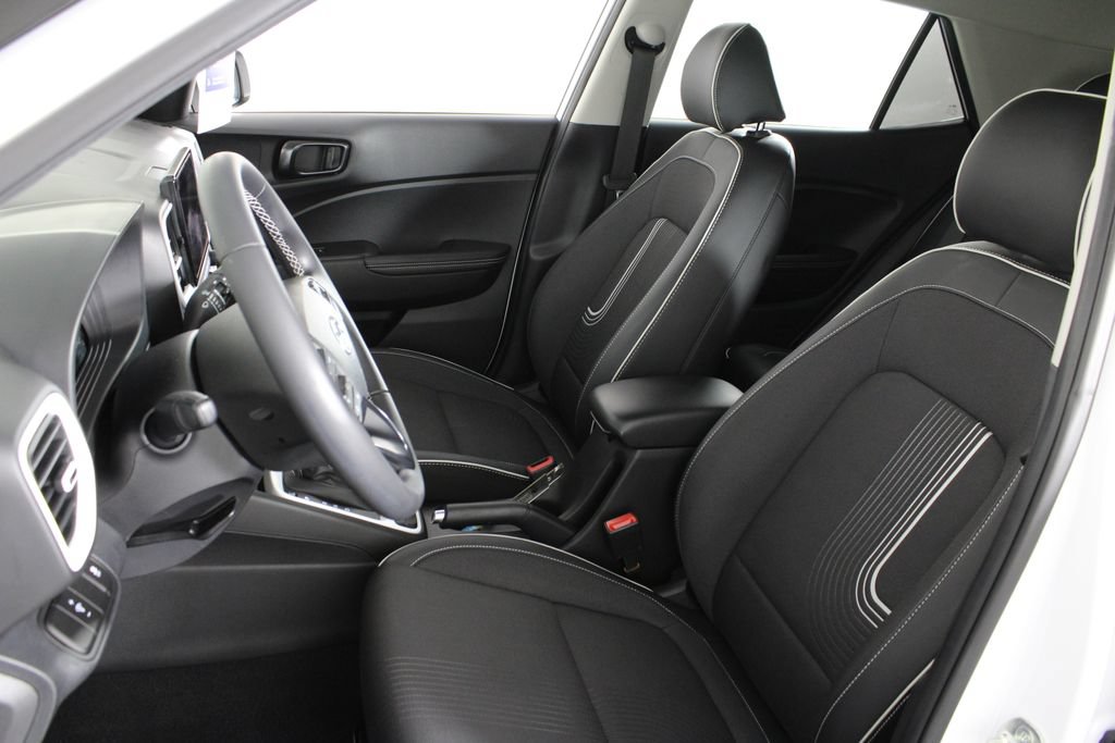 Certified 2024 Hyundai Venue Limited FWD image 20