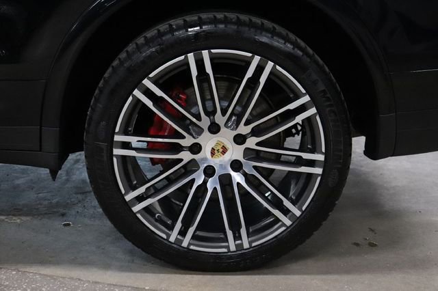 Used 2017 Porsche Cayenne Turbo AWD/4WD image 39