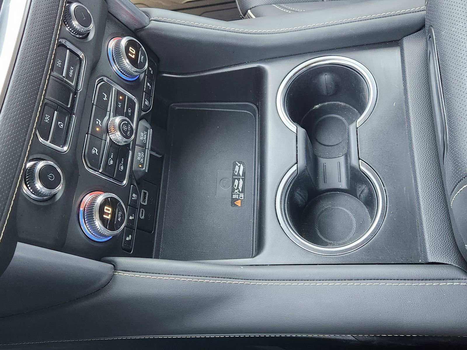 Used 2024 GMC Yukon SLT w/ SLT Premium Package image 23