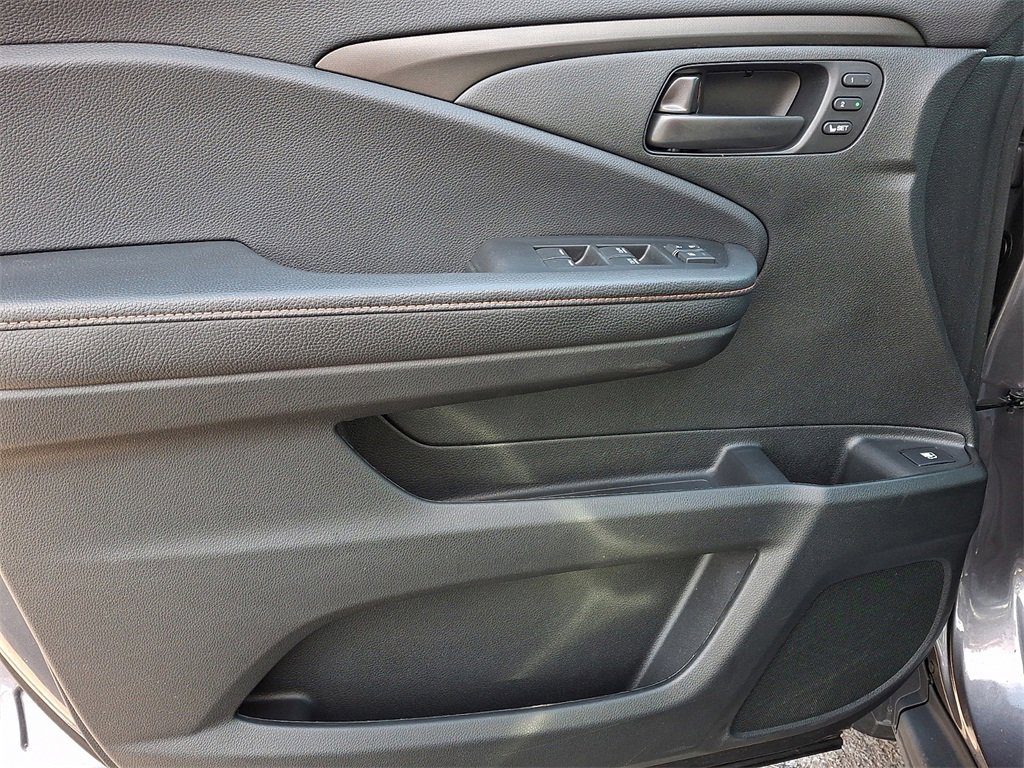 Used 2025 Honda Ridgeline TrailSport image 12