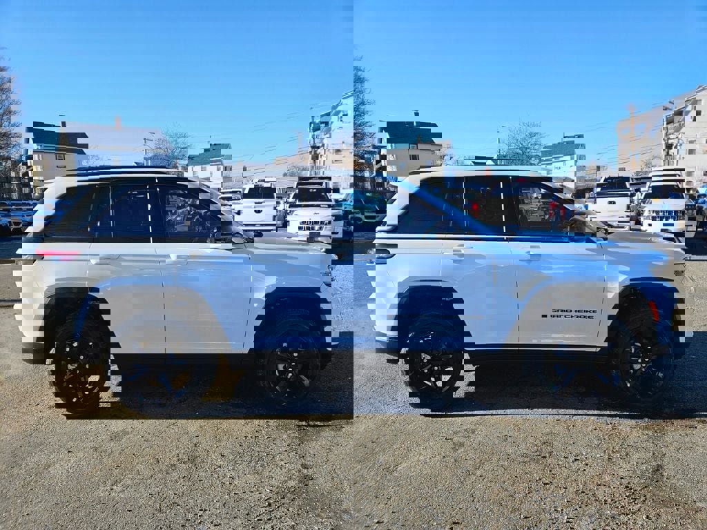 New 2025 Jeep Grand Cherokee Altitude image 6