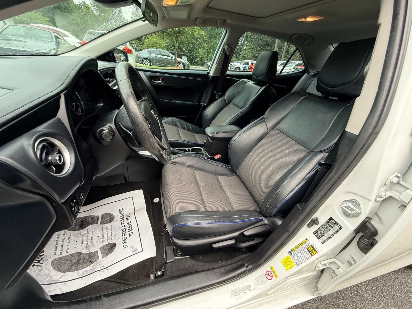 Used 2017 Toyota Corolla SE w/ SE Premium Package FWD image 19