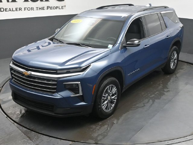 Used 2025 Chevrolet Traverse LT FWD image 52