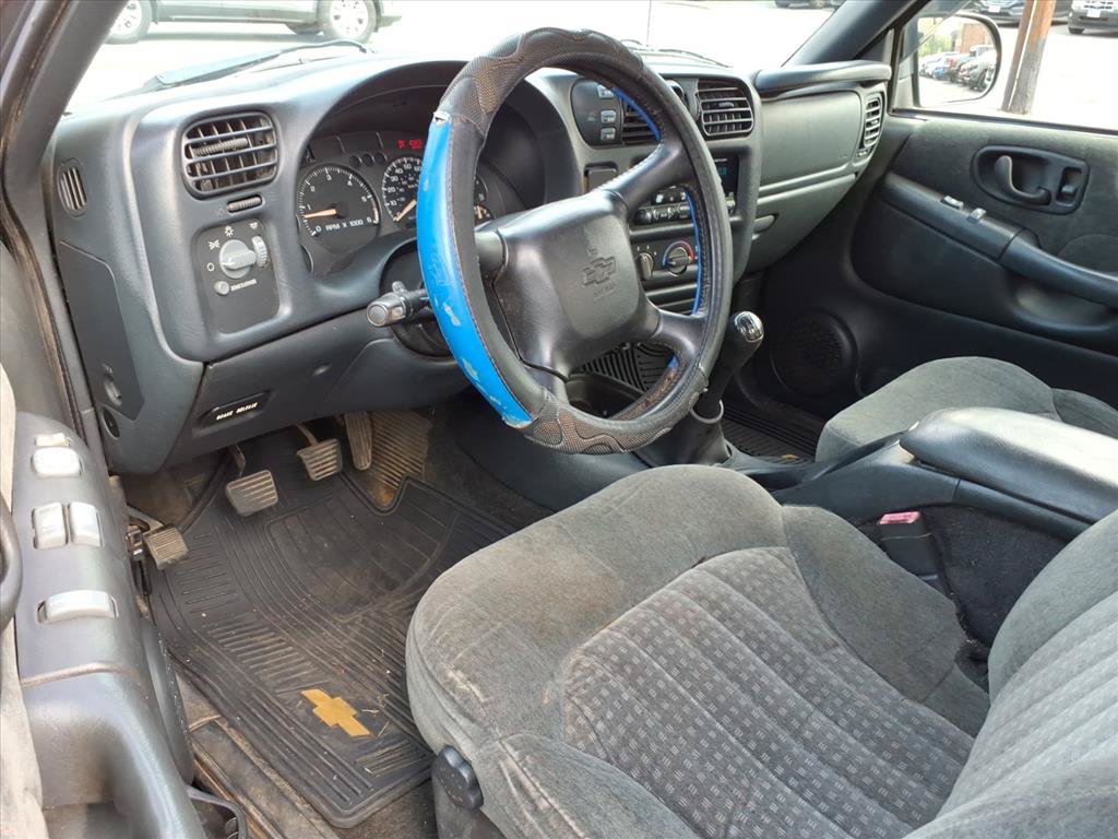 Used 2002 Chevrolet S10 Pickup LS w/ LS Preferred Equipment Group AWD/4WD image 17