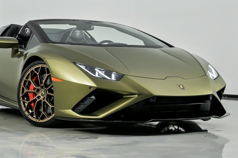 Used 2022 Lamborghini Huracan EVO RWD image 3