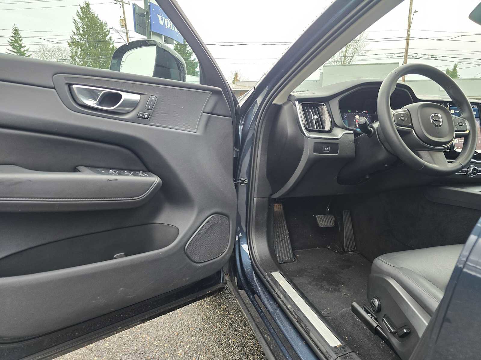 Certified 2025 Volvo XC60 B5 Core w/ Protection Package Premier image 20