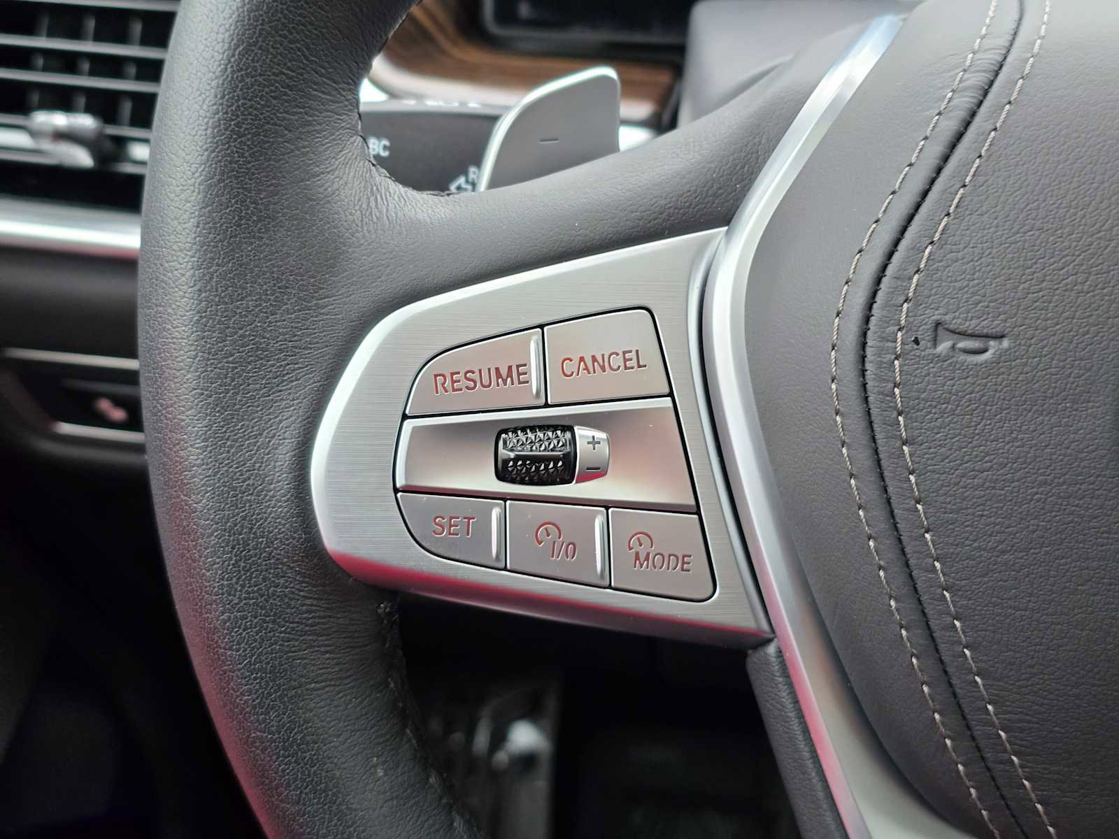 Used 2025 BMW X7 xDrive40i w/ Premium Package image 28