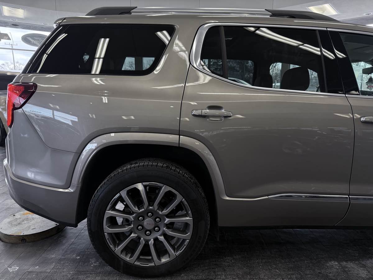 Used 2023 GMC Acadia Denali w/ Denali Ultimate Package image 8