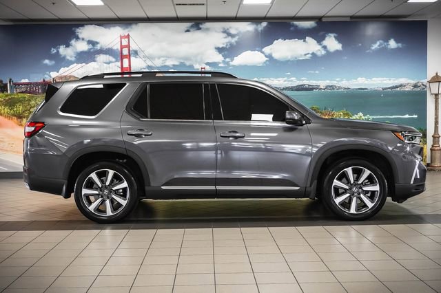 Used 2025 Honda Pilot Touring image 5