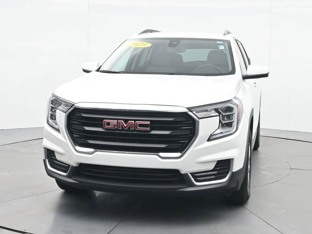 Used 2023 GMC Terrain SLE w/ Driver Convenience Package image 3