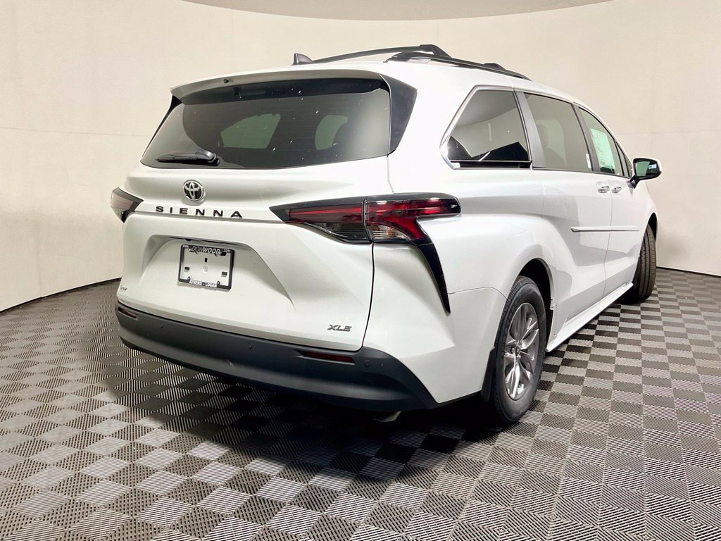 New 2026 Toyota Sienna XLE FWD image 18