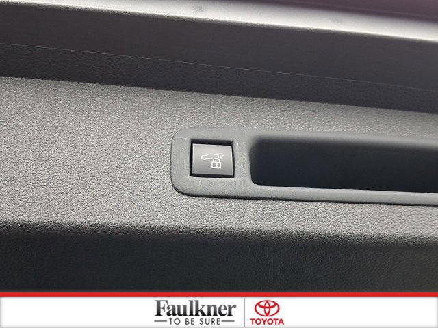 Certified 2025 Toyota Sienna XLE image 29