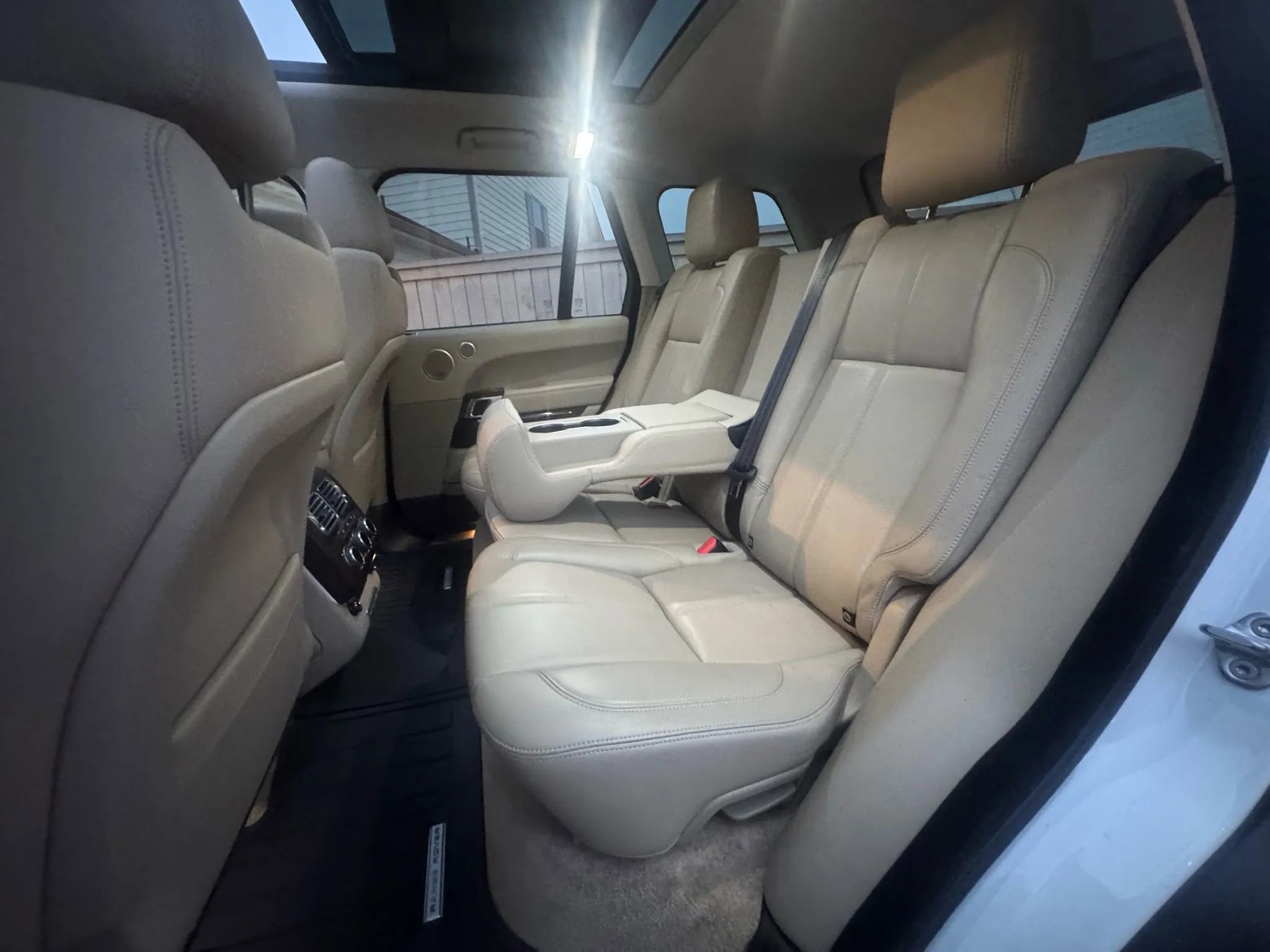 Used 2016 Land Rover Range Rover image 17