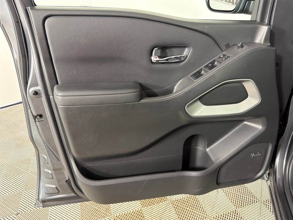 Used 2022 Nissan Frontier SV w/ SV Premium Package image 11