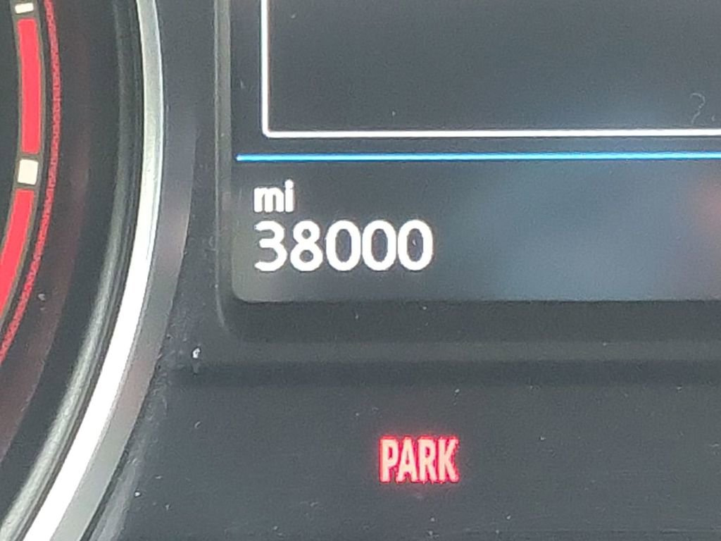 Used 2019 Volkswagen Atlas SE w/ Towing Package image 2