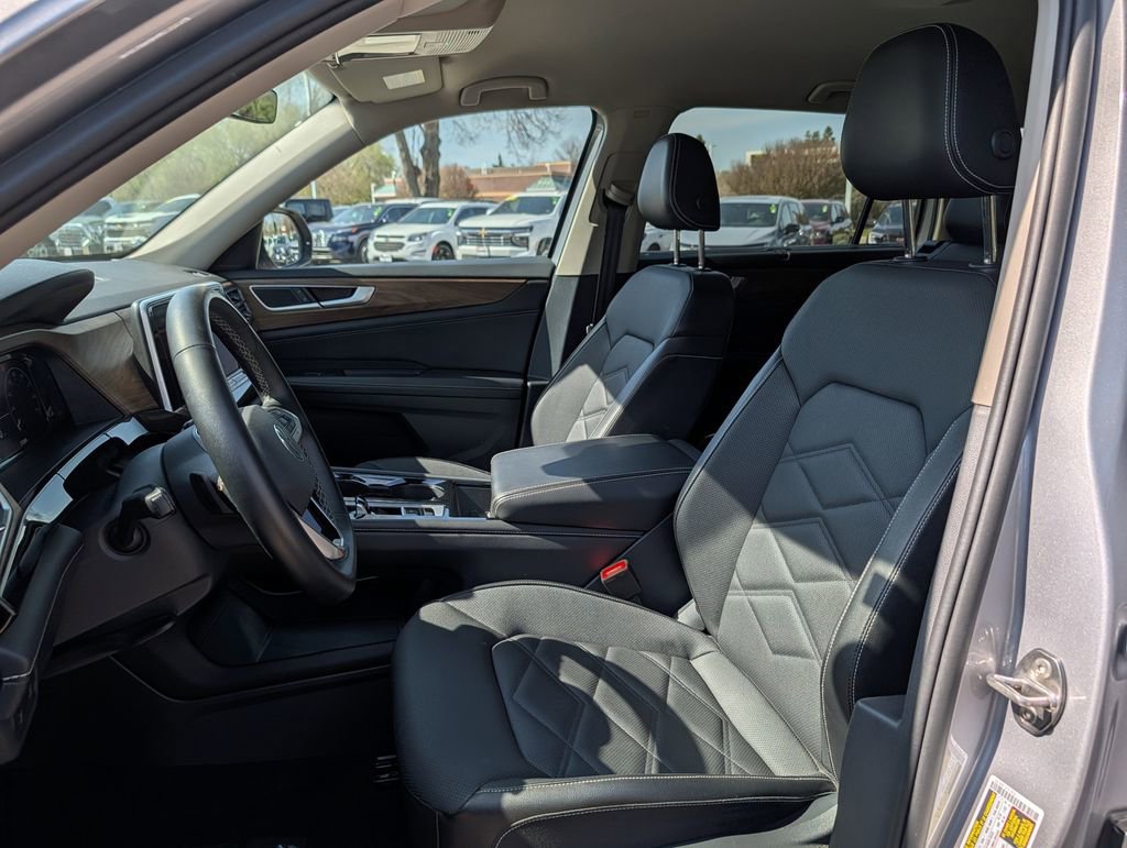 Used 2025 Volkswagen Atlas SE AWD/4WD image 33