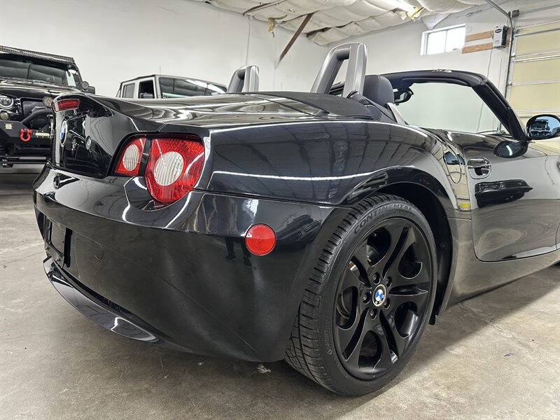 Used 2005 BMW Z4 3.0i RWD image 40