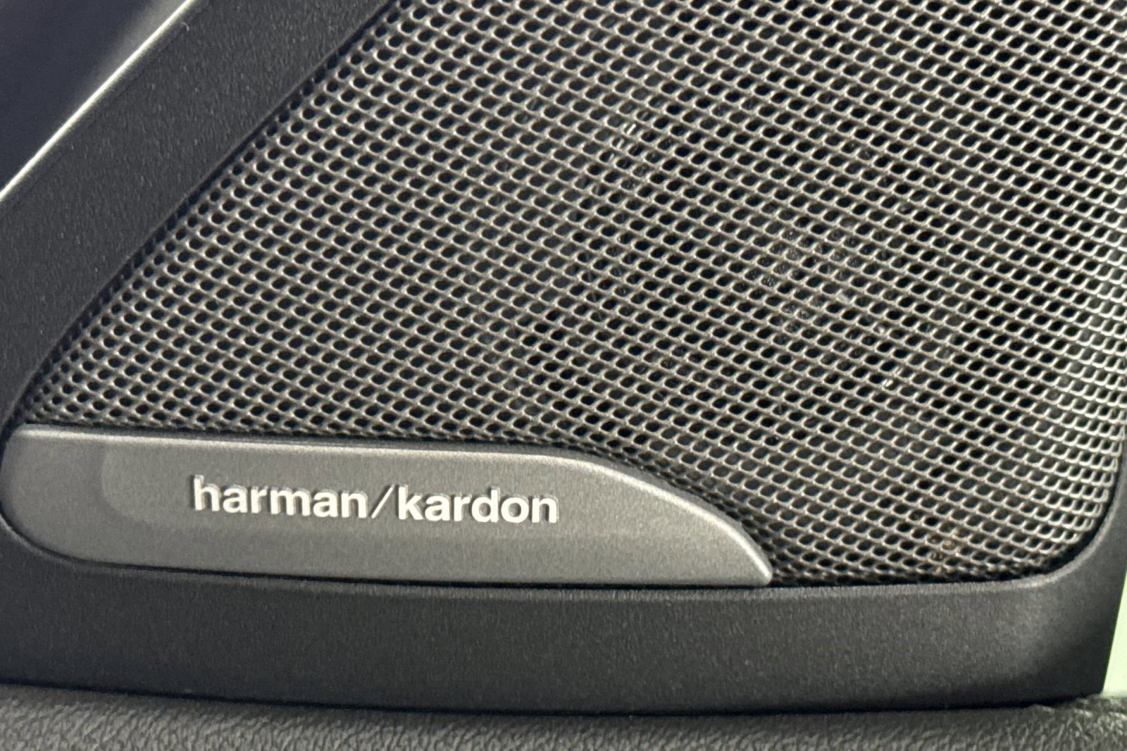 Used 2023 BMW X6 xDrive40i w/ M Sport Package AWD/4WD image 23