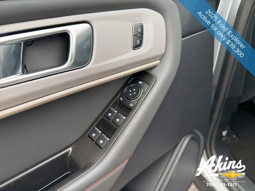 Used 2025 Ford Explorer Active w/ Active Comfort Package image 17