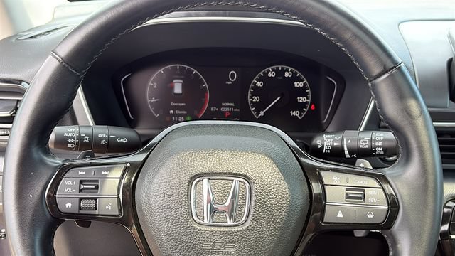 Used 2025 Honda Pilot Touring image 13