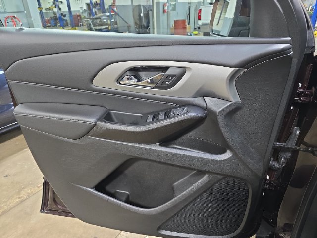 Used 2023 Chevrolet Traverse LT w/ LPO, Floor Liner Package FWD image 29