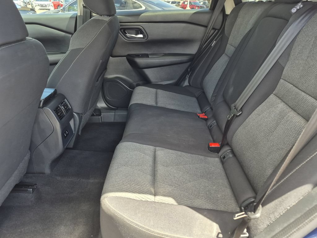 Used 2024 Nissan Rogue SV AWD/4WD image 9