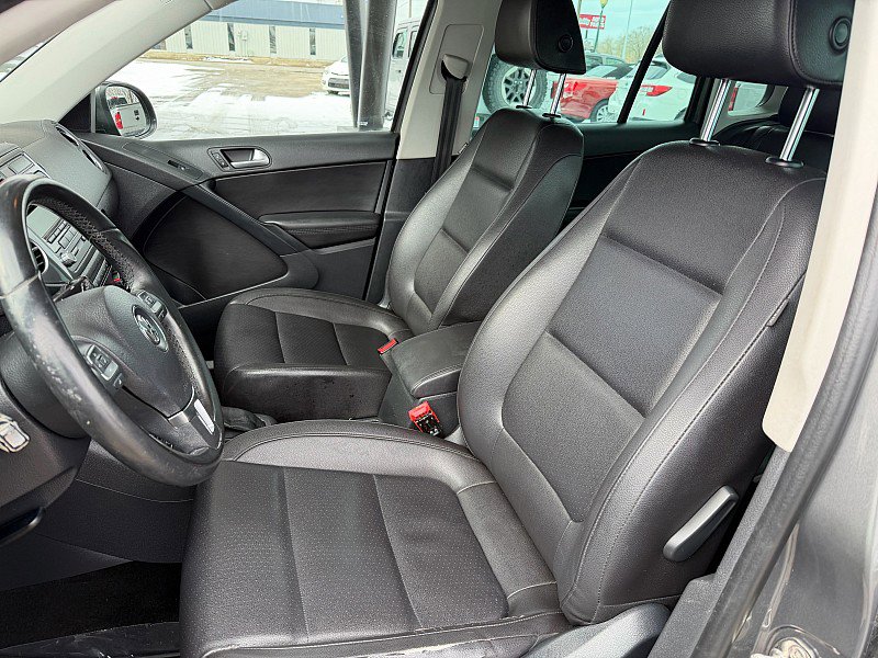 Used 2012 Volkswagen Tiguan SE image 9