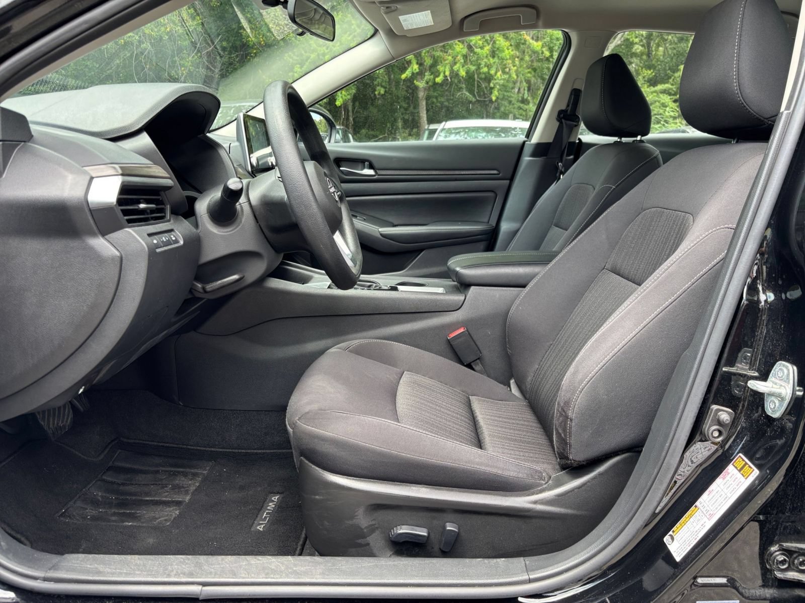 Used 2025 Nissan Altima 2.5 SV FWD image 22