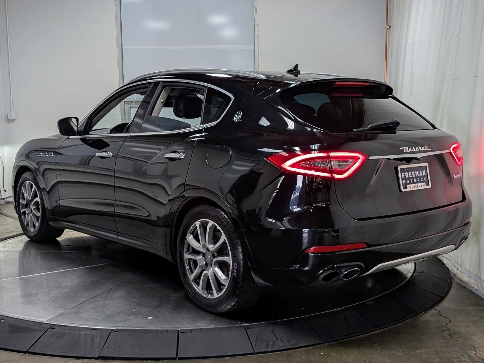 Used 2017 Maserati Levante w/ Luxury Package AWD/4WD image 7