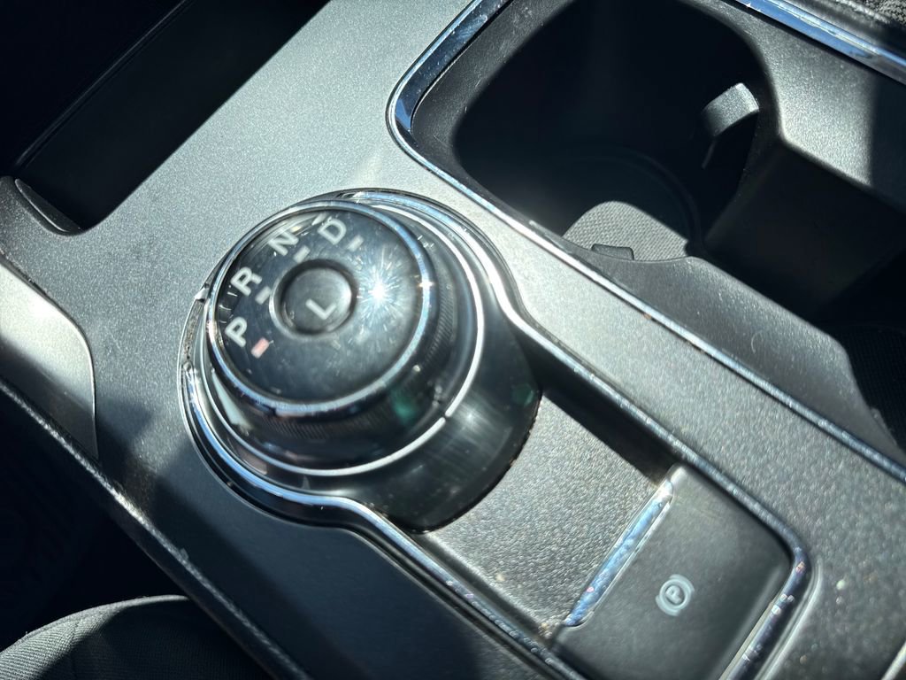Used 2020 Ford Fusion SE FWD image 24