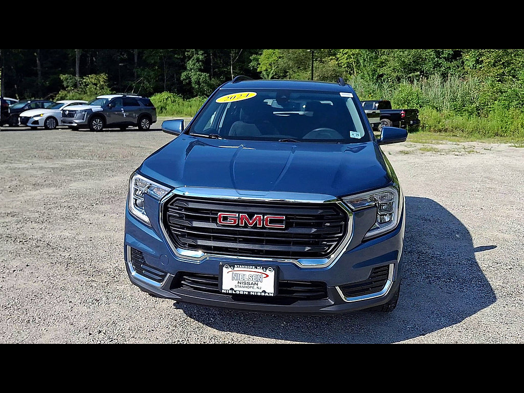 Used 2024 GMC Terrain SLE w/ Driver Convenience Package AWD/4WD image 3