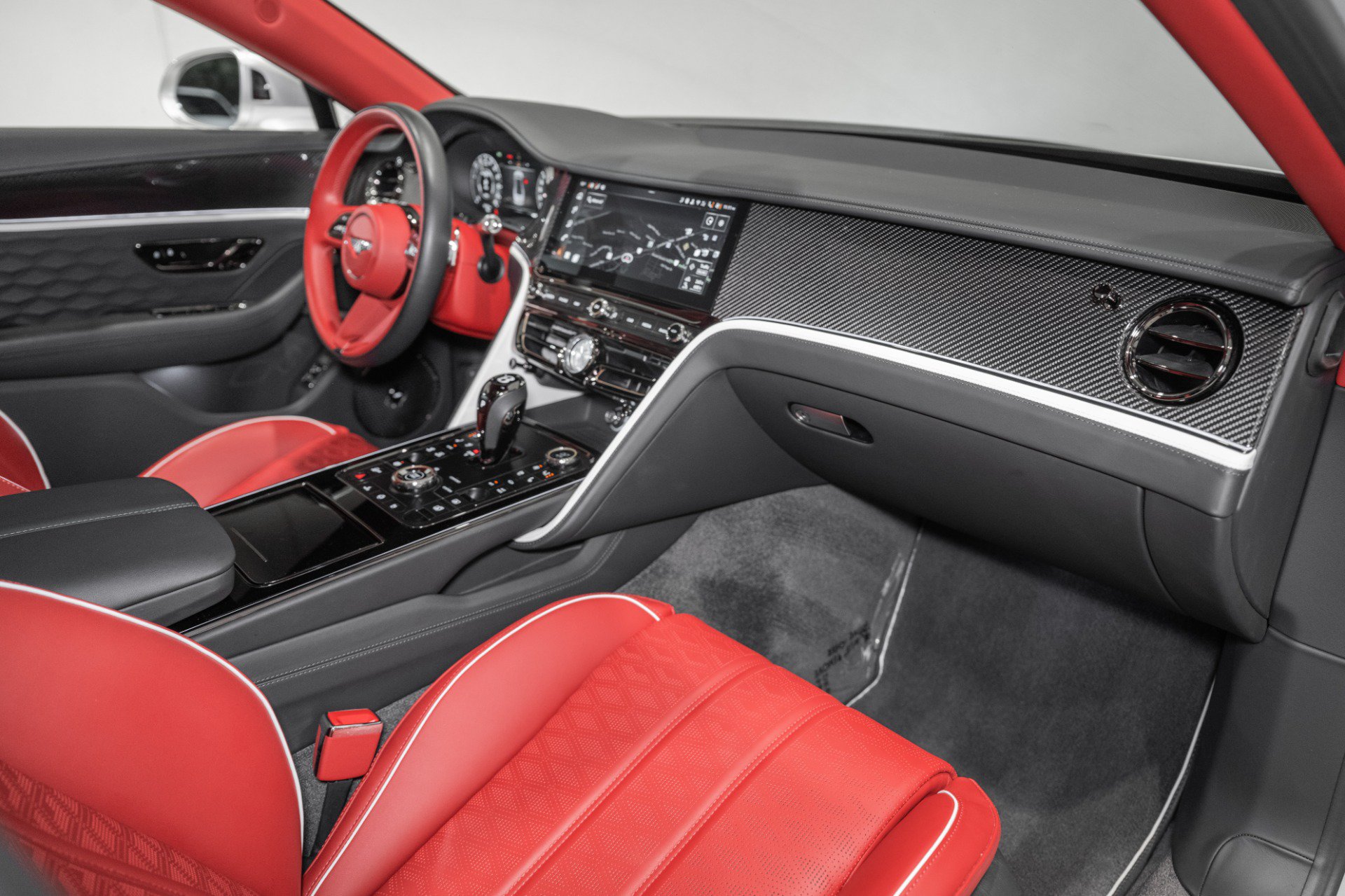 Used 2025 Bentley Flying Spur Plug-In Hybrid AWD/4WD image 4