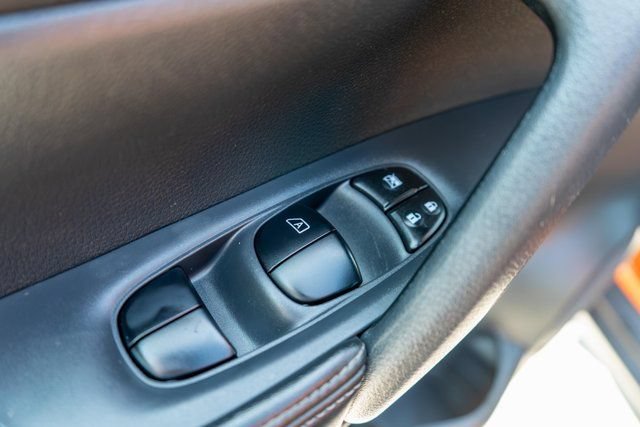 Used 2018 Nissan Rogue SV AWD/4WD image 19