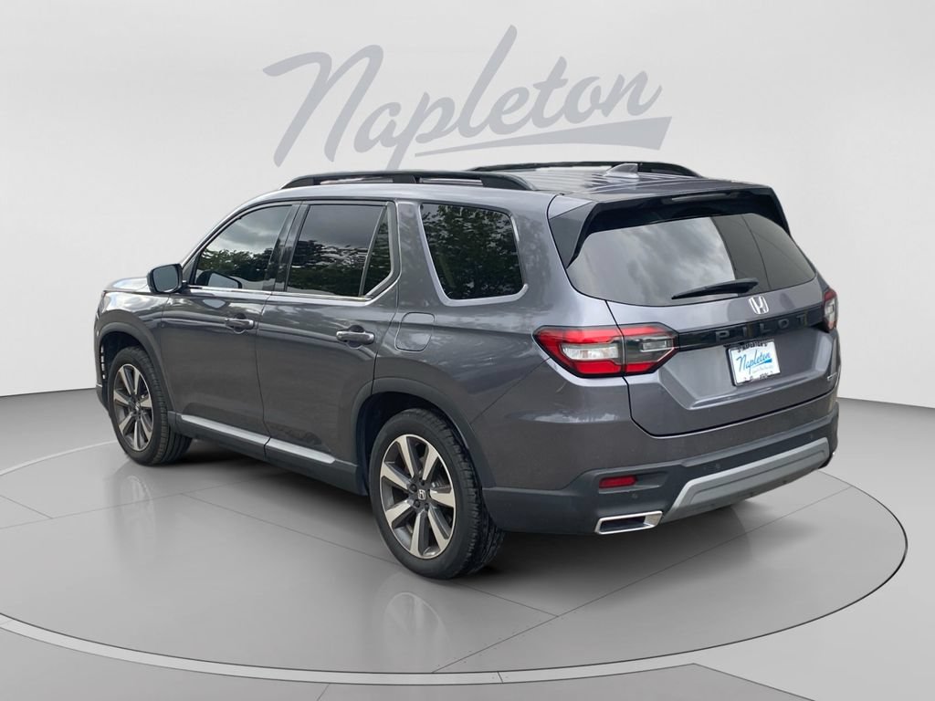 Used 2025 Honda Pilot Touring image 3