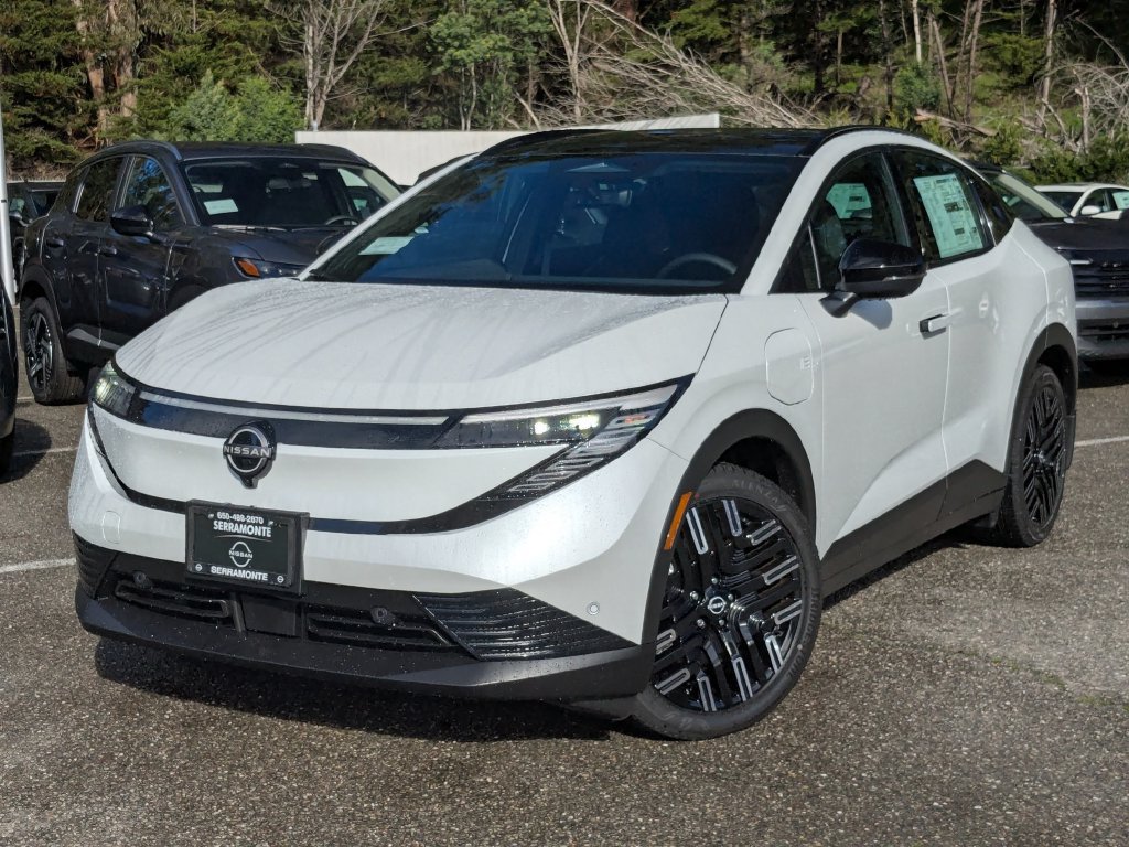 New 2026 Nissan Leaf Platinum+ w/ Cargo Package (Platinum+) FWD image 2