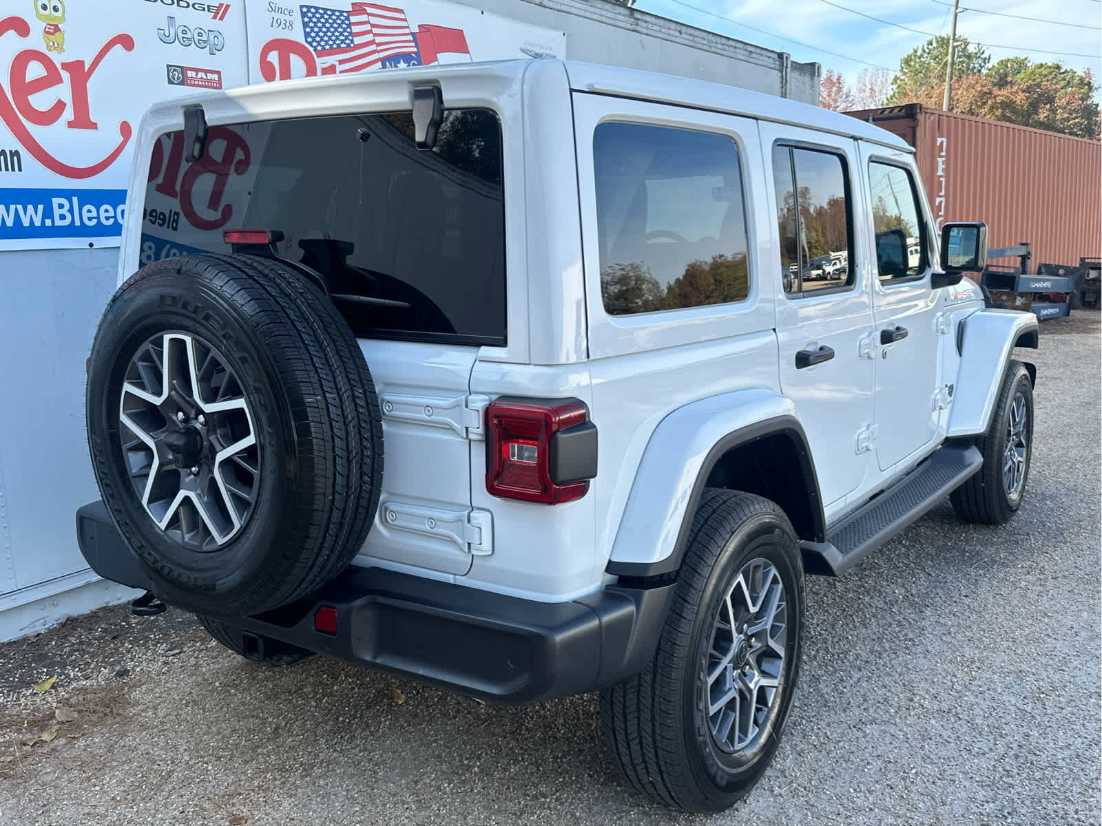 New 2026 Jeep Wrangler Unlimited Sahara AWD/4WD image 3