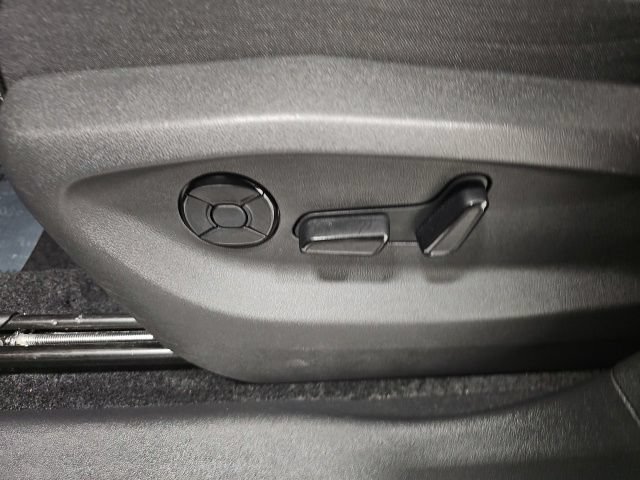 Used 2025 Volkswagen Tiguan SE w/ Panoramic Sunroof Package AWD/4WD image 16