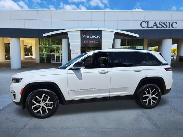 Used 2024 Jeep Grand Cherokee Limited AWD/4WD image 4