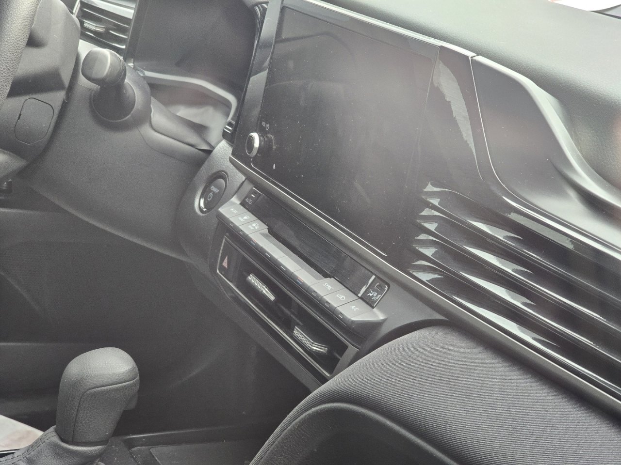 Used 2025 Toyota Camry LE image 15