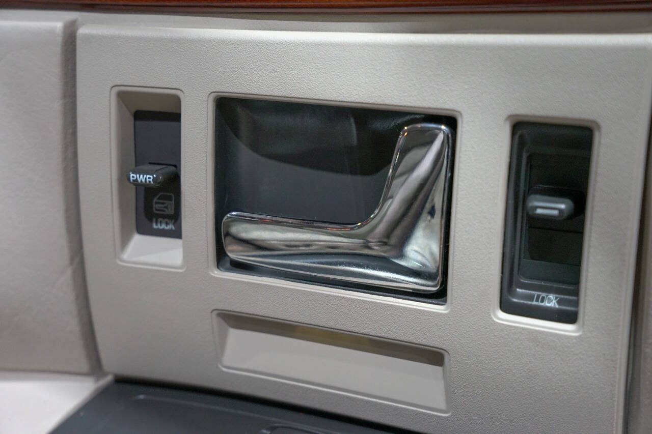 Used 1996 Cadillac Seville STS FWD image 34