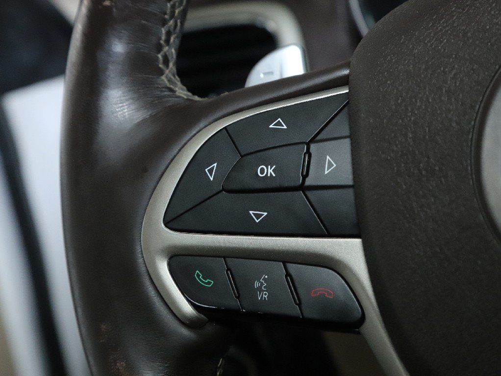 Used 2017 Jeep Grand Cherokee Overland AWD/4WD image 24