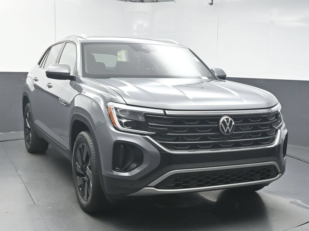 New 2026 Volkswagen Atlas Cross Sport SE FWD image 2