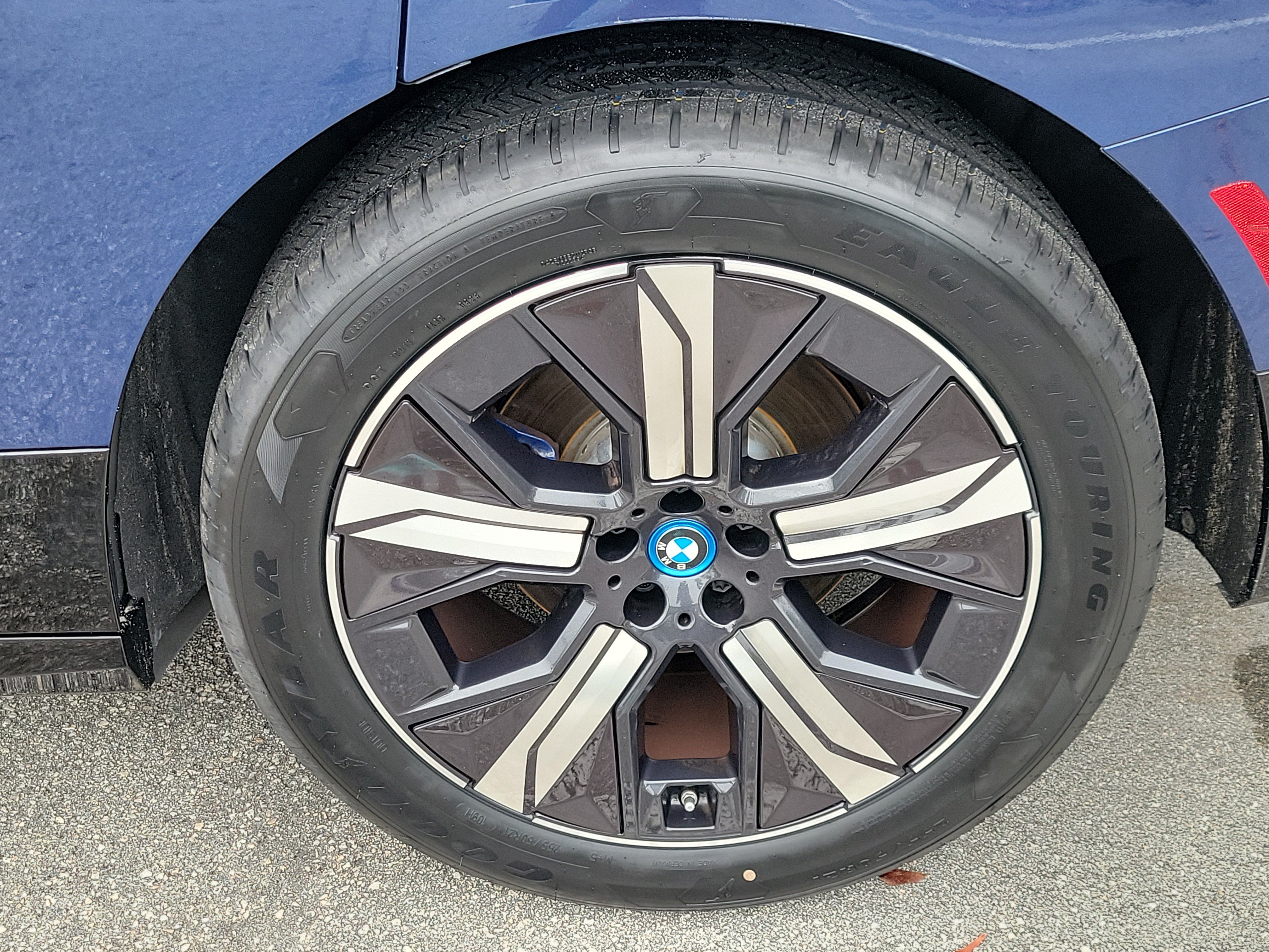 Certified 2024 BMW iX xDrive50 w/ Sport Package AWD/4WD image 5