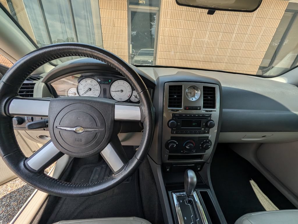 Used 2006 Chrysler 300 Touring w/ Comfort/Convenience Group RWD image 12
